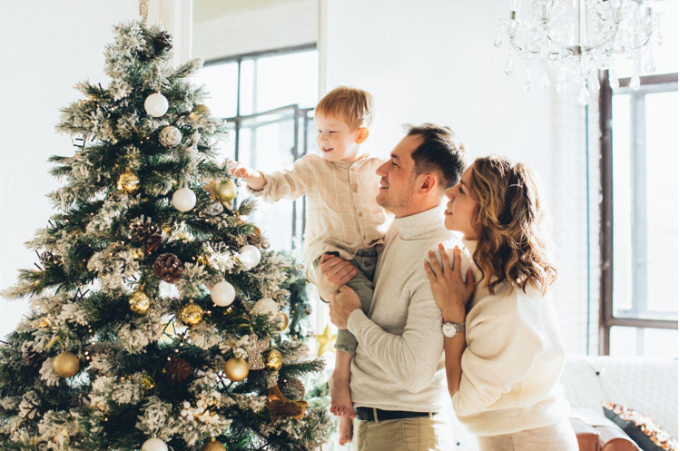 Preparing for the Holidays: Why a Prelit Artificial Christmas Tree is a Great Option