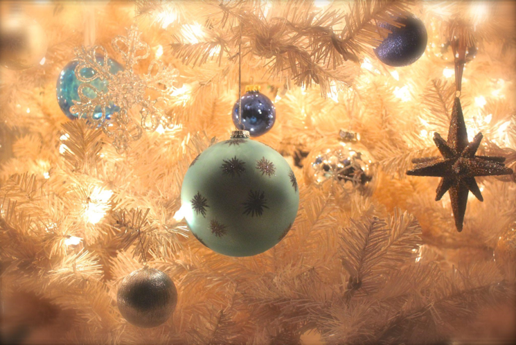 Find the Perfect Christmas Tree and Decorate it with Stunning Glass Ornaments